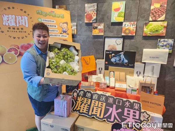 ▲日本草莓一盒1.3萬元，天母貴婦叫Uber南下台中捧回家吃。（圖／記者游瓊華攝）