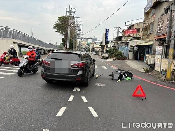 ▲27歲林姓女子騎機車沿海佃路北往南方向行駛，行經海佃路、府安路口時，與42歲簡姓男子駕駛之自小客車發生碰撞，造成林女重傷送醫。（圖：WoWtchout - 地圖型行車影像分享平台，下同）（圖／記者林東良翻攝，下同）