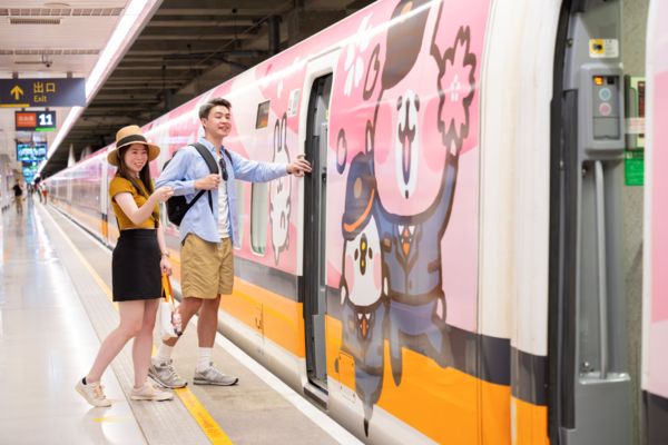 ▲台灣高鐵公司8月打造「卡娜赫拉的小動物」全新彩繪列車。（圖／高鐵提供）
