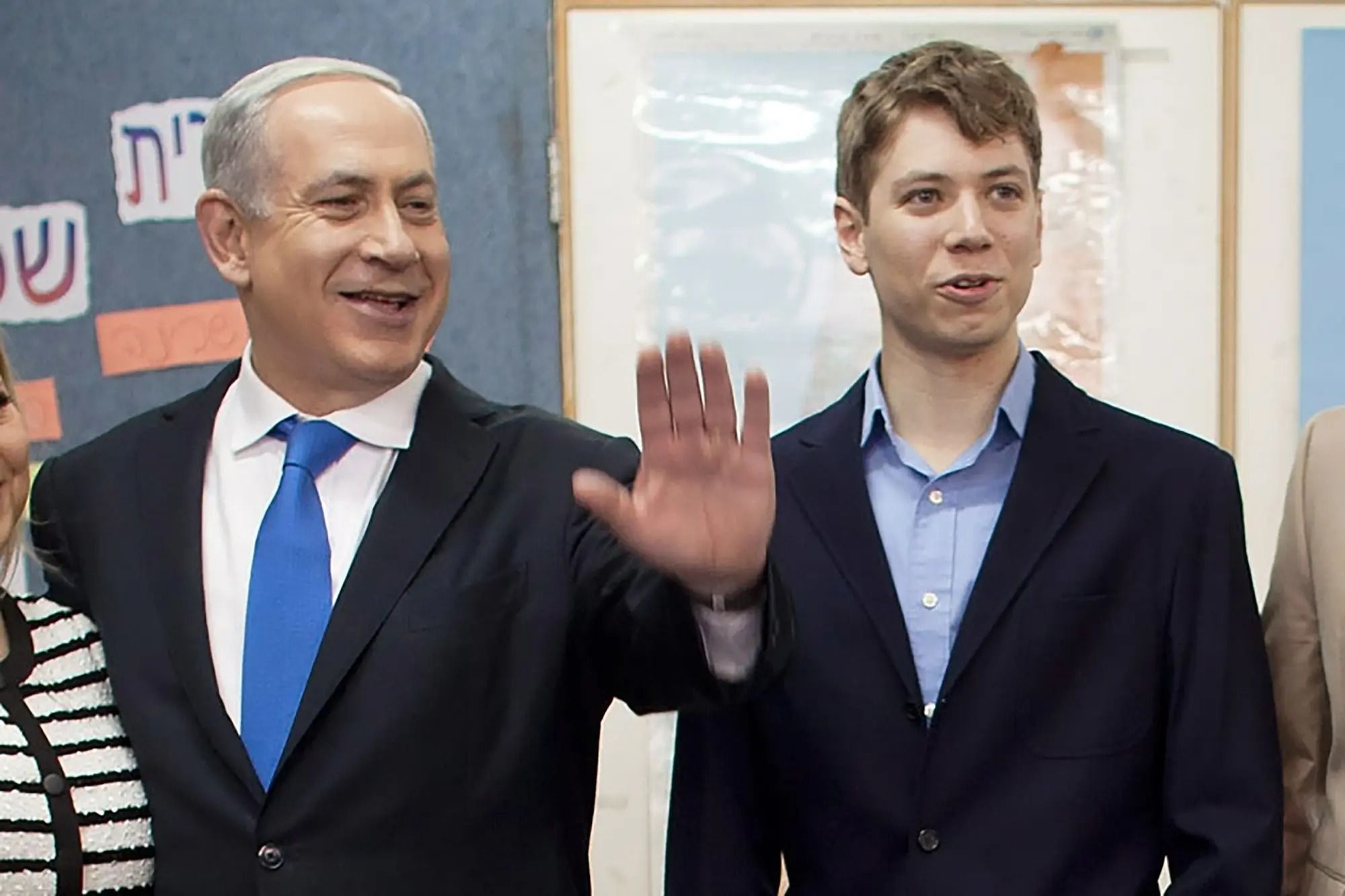 ▲以色列總理納坦雅胡與其32歲兒子雅伊爾。（圖／翻攝推特）