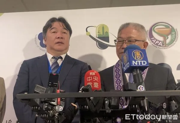 ▲▼2023 FAPA 亞洲藥學會開幕，衛福部次長王必勝、藥師公會理事長黃金舜受訪。（圖／記者洪巧藍攝）