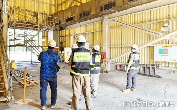 ▲針對日前台灣科慕公司觀音廠發生拆除工程崩塌釀成2死1傷意外，桃市勞檢處24日會同勞動署針對該廠廠房進行安檢。（圖／記者沈繼昌翻攝）