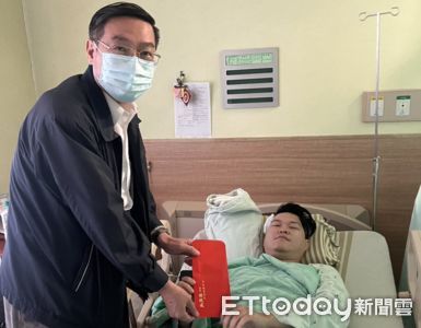 差0.1公分進鬼門關！遭通緝犯射中頭　勇警負傷送醫喊「對不起」