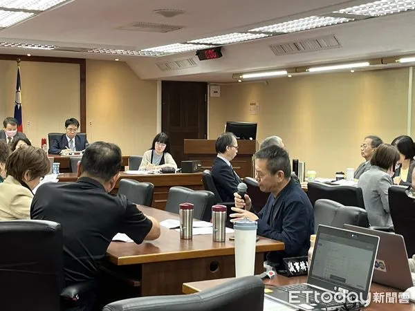 ▲▼國民黨立委今（26）在立法院衛環委員會臨時提案，針對美豬應強制標示萊劑成分。（圖／記者張乃文攝）