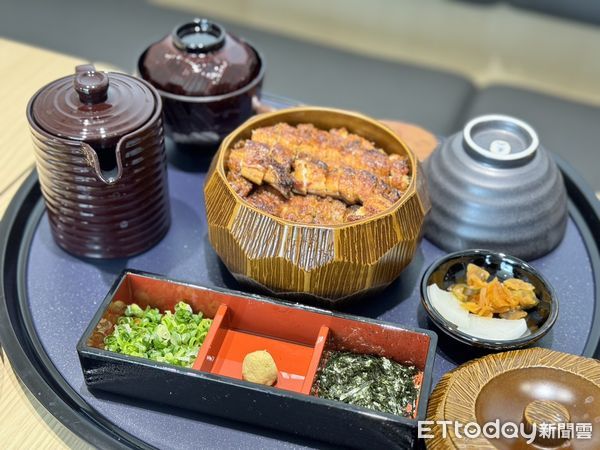 ▲▼名古屋鰻魚老店「うなぎ四代目菊川」插旗高雄漢神巨蛋。（圖／記者許宥孺攝）