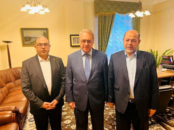 ▲▼哈瑪斯代表團成員納伊姆（左）、馬爾祖克（右）與俄羅斯外交部副部長鮑格達諾夫（中）會晤。（圖／路透）
