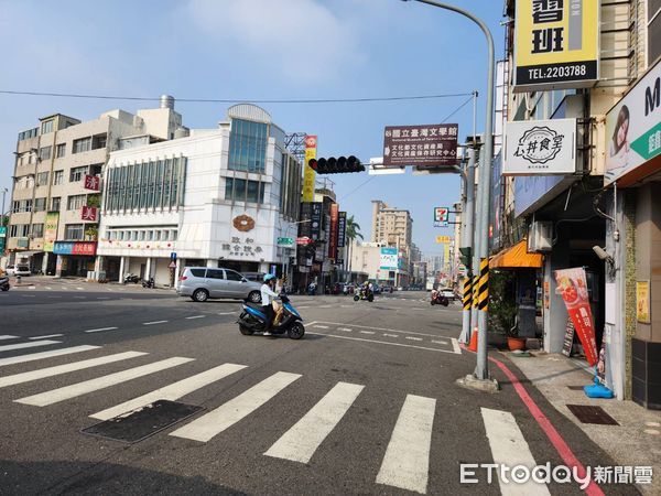 ▲台南市將從10月28日0時起試辦中西區中正路和府前路全線單向2車道路段開放機車行駛內側車道，以及各路口不強制兩段式左轉。（圖／記者林東良翻攝，下同）