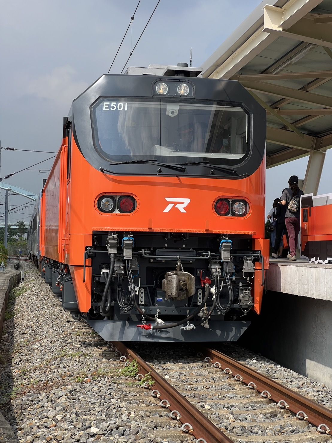 ▲▼台鐵E500型電力機車今首度亮相，明年5月投入營運。（圖／台鐵）