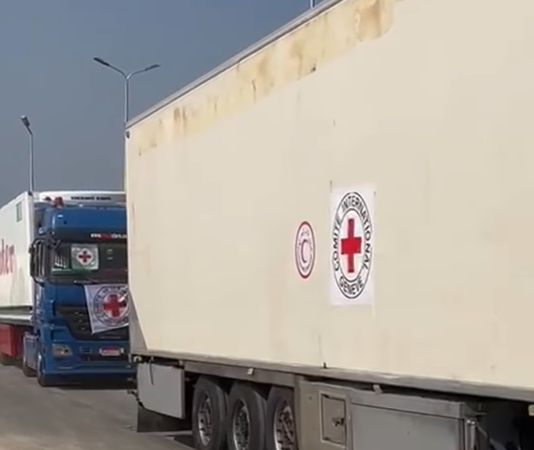 ▲▼紅十字國際委員會的車隊透過拉法過境點進入加薩。（圖／翻攝自Facebook／International Committee of the Red Cross）
