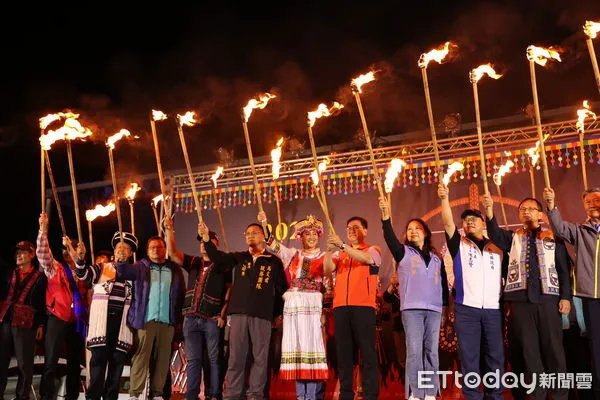 ▲一年一度的清境火把節27日登場，呈現滇緬、原民多元種族文化。（圖／南投縣政府提供，下同）