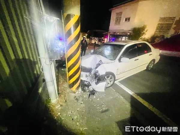 ▲▼ 夫酒後執意開車自撞電桿 警趕到  意外曝光妻通緝身分             。（圖／記者蔡文淵翻攝）