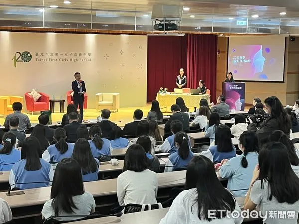 ▲▼在北一女領銜下，全台14所女校組成「高中女力科技聯盟」，並簽訂合作備忘錄，共同承諾提供更多學習資源與機會。（圖／記者許敏溶攝）