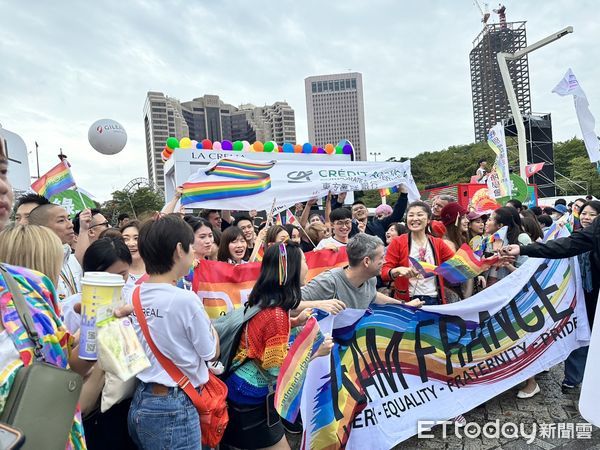 ▲▼第21屆臺灣同志遊行主題為「與多元同行」。（圖／記者林育綾攝） 