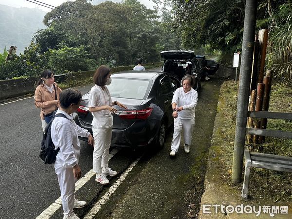 ▲14名桃園遊客於鹿谷鄉鳳凰谷鳥園附近鳳凰眼登山步道遭虎頭蜂攻擊，造成6人受傷、4人送醫。（圖／記者高堂堯翻攝）