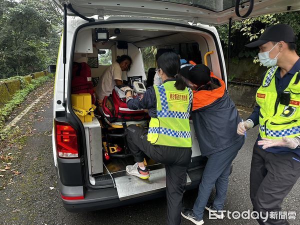 ▲14名桃園遊客於鹿谷鄉鳳凰谷鳥園附近鳳凰眼登山步道遭虎頭蜂攻擊，造成6人受傷就醫。（圖／記者高堂堯翻攝，下同）