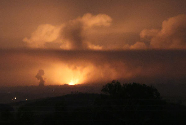 ▲▼從以色列南部看到的加薩爆炸景象。（圖／路透）