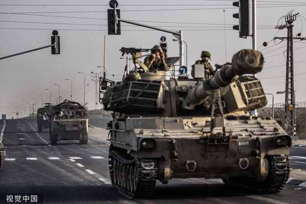 ▲▼ 在以色列斯代羅特（Sderot），以色列軍方持續在加薩邊境附近部署士兵、坦克與裝甲車。（圖／CFP）