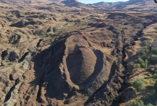 ▲▼土耳其亞拉拉特山上發現疑似諾亞方舟的遺跡。（圖／翻攝自Facebook／Noah`s Ark Discovered Project）