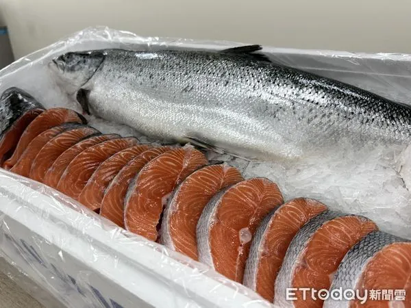 ▲▼全聯鮭魚來自挪威空運每周6天、天天直送，抵達從生鮮處理中心約1天就能全程冷鏈直送門市。（圖／記者林育綾攝）