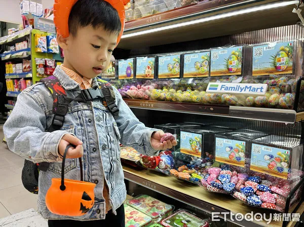 ▲▼全家開賣散裝巧克力。（圖／業者提供）