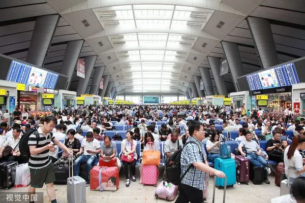 ▲民眾消費能力提高後，搭高鐵出行的人也越來越多。（圖／CFP）