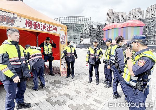 ▲針對女網友於前晚穿著兔女郎裝參加桃園萬聖城活動，慘遭羅姓藝人強行拍照，桃園警分局強調活動現場有設置機動派出所，民眾如有需求可請員警協助。（圖／記者沈繼昌翻攝）