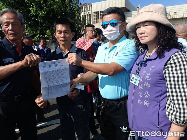 ▲彰化芳苑鄉民抗議生技廠飄惡臭味。（圖／記者唐詠絮攝）