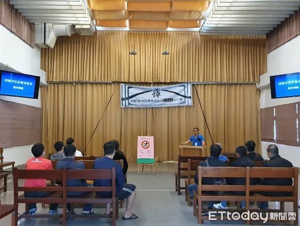 ▲▼20位酒駕累犯者靈堂生命教，育省思酒駕所造成的家庭悲劇及社會責任。（圖／記者游芳男翻攝，下同）