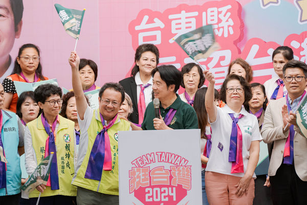 ▲▼賴清德今天前往台東為賴坤成輔選。（圖／賴清德競選辦公室提供）