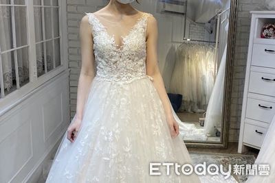 出一堆包卻笑了！「沒婚禮會後悔？」過來人搖頭：幸好有辦