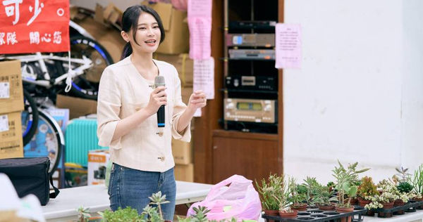 立委賴品妤31日獲口袋國會再次頒發「優質立委」獎。（圖／翻攝自賴品妤臉書）