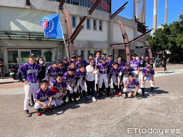 ▲明倫高中晉黑豹旗32強，選手林展毅、教練林昇翰。（圖／記者簡名杉攝）