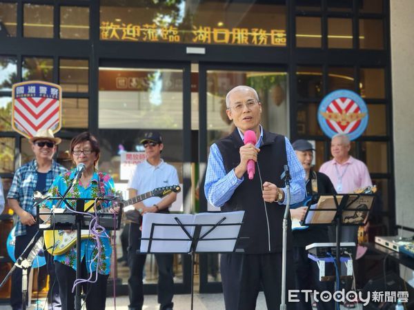 ▲▼國道爵士樂團表演吸睛　紅斑馬動員教防詐             。（圖／記者陳凱力翻攝）