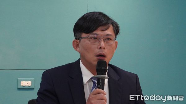 ▲▼黃國昌出席「獨裁者的金庫：中美洲銀行調查報告公布記者會」。（圖／記者呂佳賢攝）