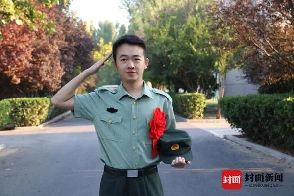 ▲大陸一名退役軍人李清龍將軍中要求轉化成創業技能，成為一名家政達人。（圖／翻攝封面新聞）
