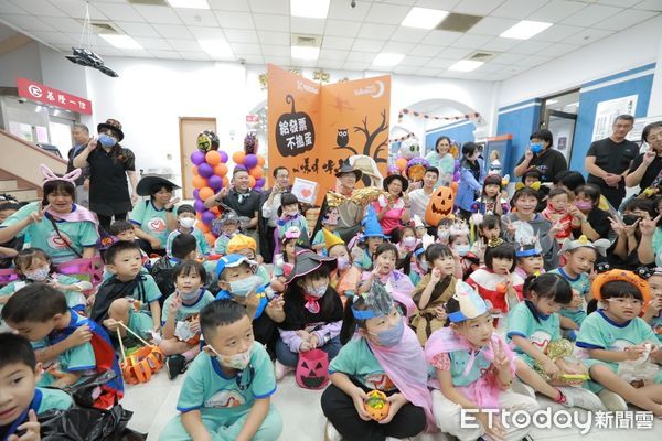 ▲基隆萬聖節「給發票不搗蛋」 幼兒園前進市府集愛做公益。（圖／記者郭世賢翻攝）