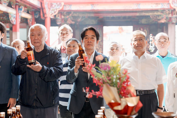 ▲▼民進黨主席暨總統參選人賴清德今（2）日前往新埔枋寮褒忠亭義民廟秋祭大典參香。（圖／賴清德競選辦公室提供）