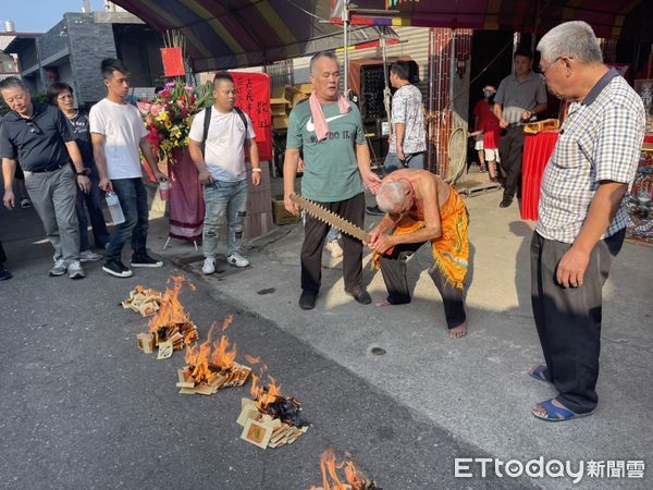 ▲▼ 嘉義縣朴子市乩身88歲曾水杉服務神明超過一甲子，更同時服務兩尊神明 。（圖／記者翁伊森翻攝）