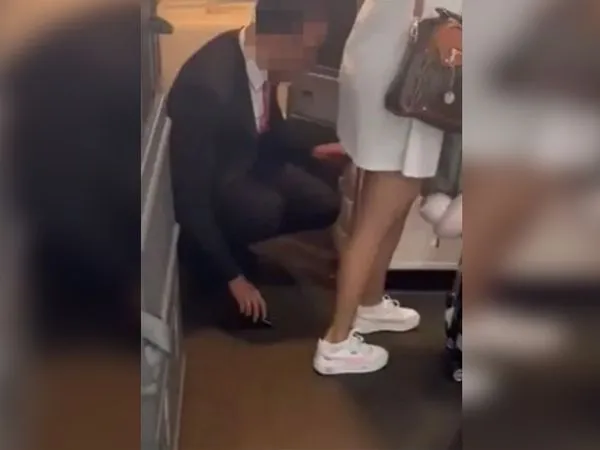 ▲▼男空服員被抓到疑似偷拍，據傳事件發生在墨西哥。（圖／翻攝自X）