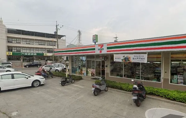 嘉義的7-11「蒜頭門市」引發網友好奇，其實知名歌手伍佰就是來自這裡的「蒜頭人」。（翻攝自Google Maps）