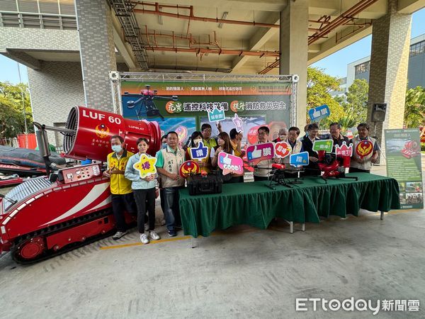 ▲台南市陸續採購遙控科技裝備「無人機」、「移動式遙控砲塔」、「消防機器人」，配置南部科學園區之第四救災救護大隊南科消防分隊。（圖／記者林東良翻攝，下同）