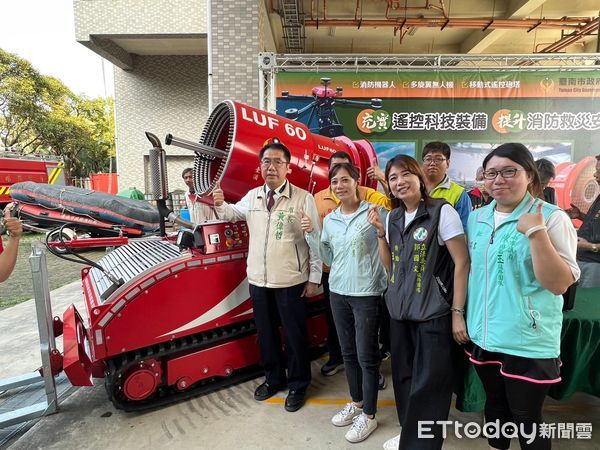 ▲台南市陸續採購遙控科技裝備「無人機」、「移動式遙控砲塔」、「消防機器人」，配置南部科學園區之第四救災救護大隊南科消防分隊。（圖／記者林東良翻攝，下同）