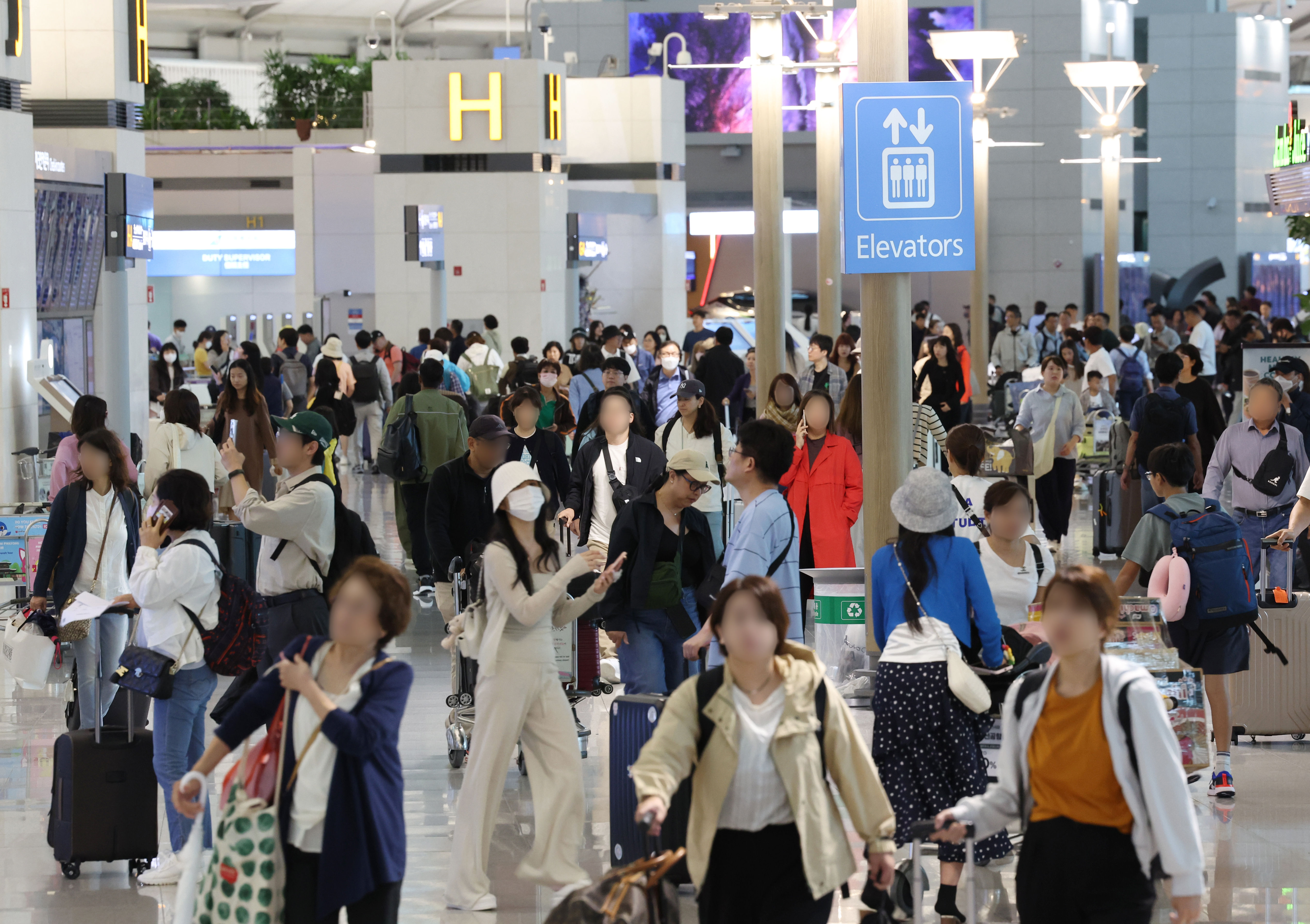 ▲▼今年9月底中秋節連假南韓仁川國際機場第一航廈的人潮。（圖／達志影像）