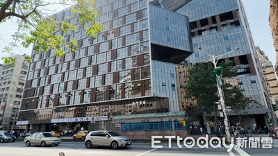 南門市場驚見「SOS」燈光狂閃！路人嚇壞報警　稅捐處女員工獲救