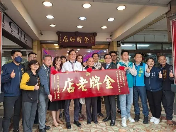 ▲金牌老店「三陽食品」改裝，逾40年「青玉」地磚全保留