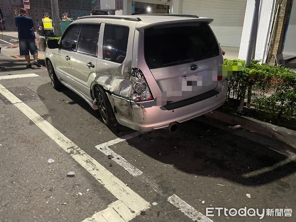 ▲▼  高雄翻車 。（圖／記者賴文萱翻攝）