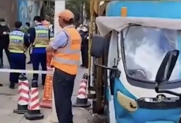 ▲▼雲南2清潔工掉入垃圾池　疑遭壓縮機碾死。（圖／翻攝微博）