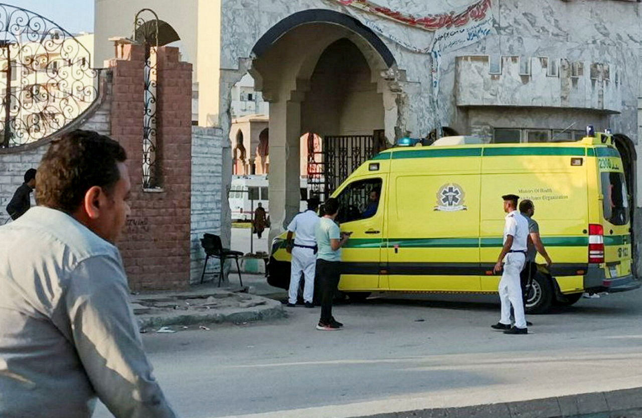 ▲▼埃及救護車載著重傷的巴勒斯坦人從加薩撤離至埃及醫院。（圖／路透社）