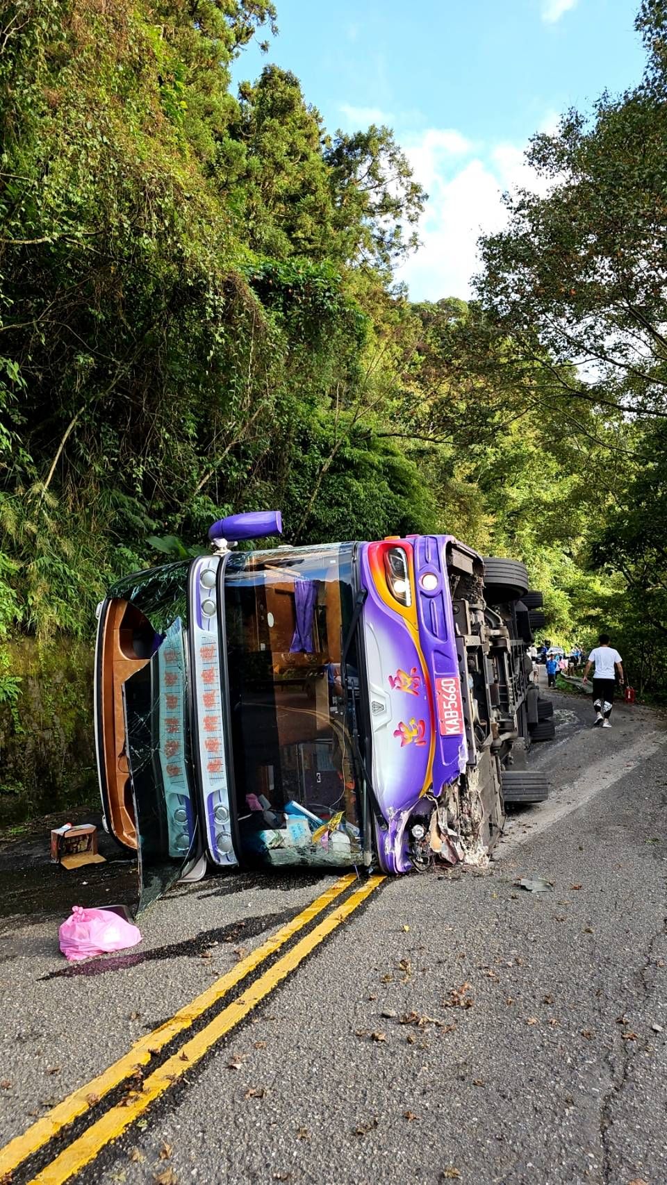 ▲▼遊覽車翻覆事故。（圖／遊覽車公會全聯會提供）