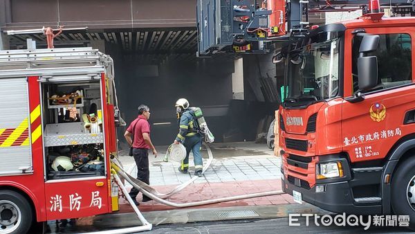 ▲▼民權西路大樓地下室甲苯燃燒。（圖／記者黃彥傑攝）